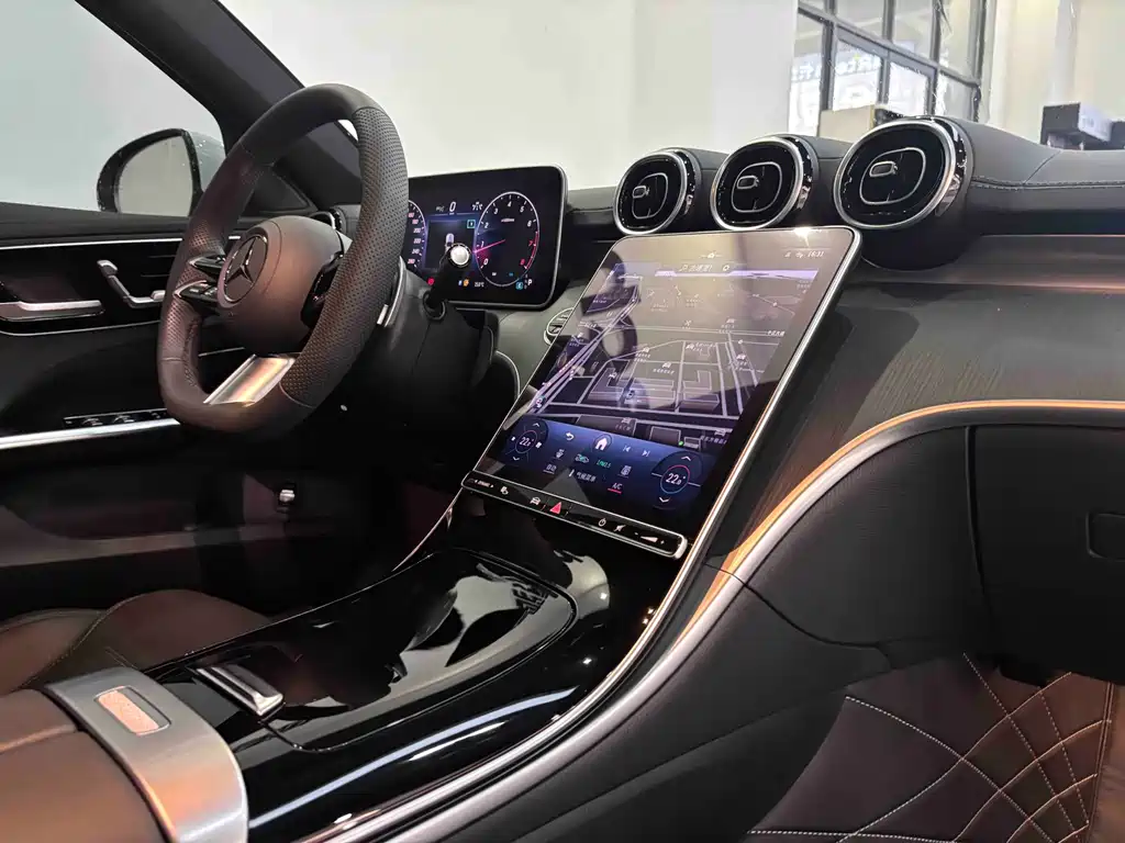 Mercedes-Benz C-Class 2024 — фото 26