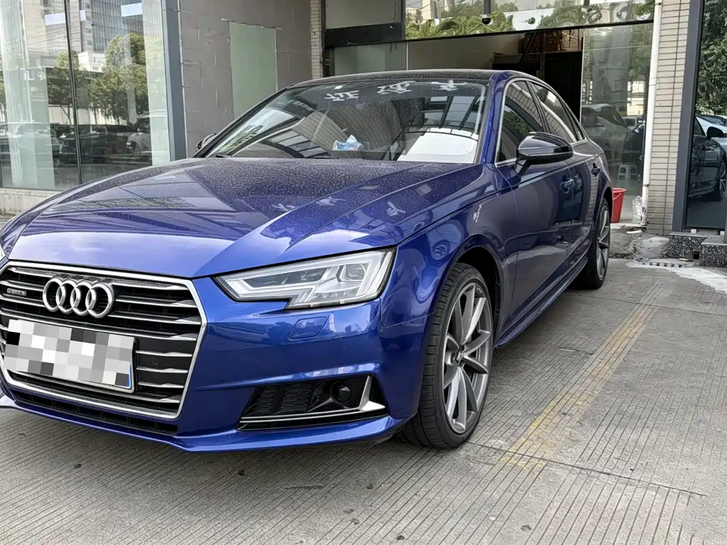 Audi A4L 2017 — фото 1