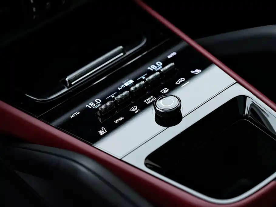 Porsche Cayenne Hybrid 2023 — фото 16