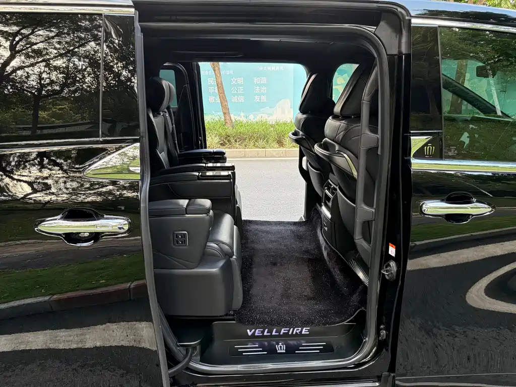 Toyota Vellfire 2024 — фото 11
