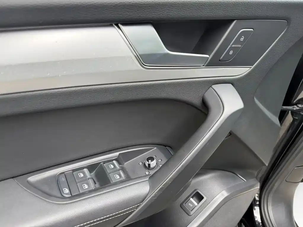 Audi Q5L 2020 — фото 23