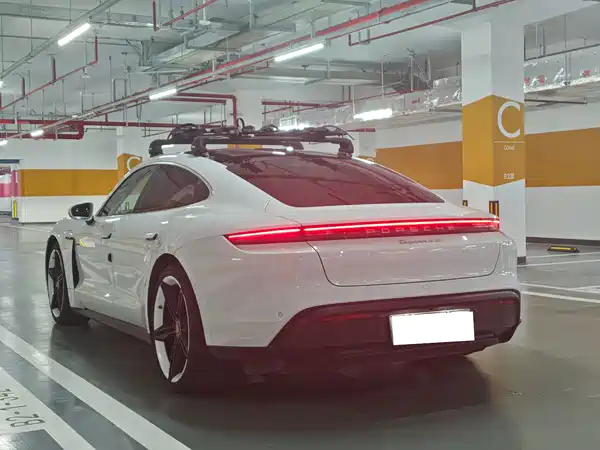 Porsche Taycan 2021