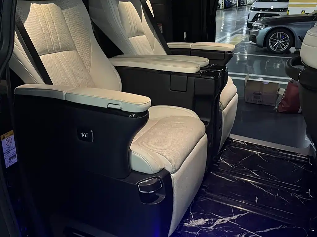 Lexus LM 2021 — фото 15