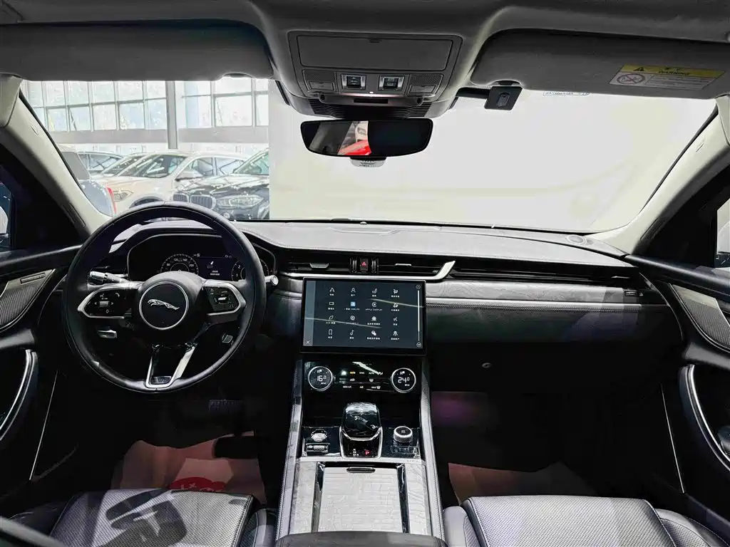 Jaguar XFL 2022 — фото 18