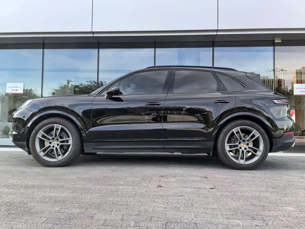 Porsche Cayenne 2024 — фото 19