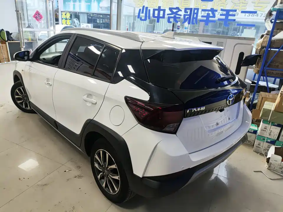 Toyota Yaris L 2022 — фото 3