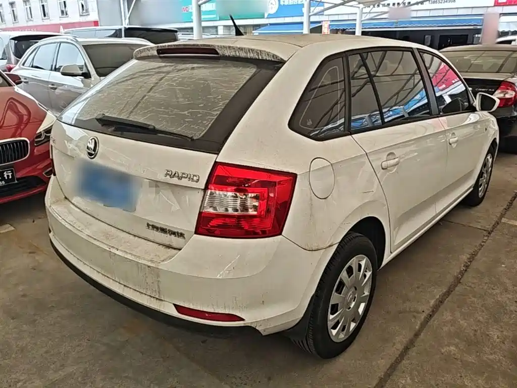 Skoda Rapid Spaceback 2017 — фото 7