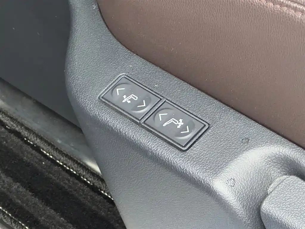 Toyota Granvia 2023 — фото 11