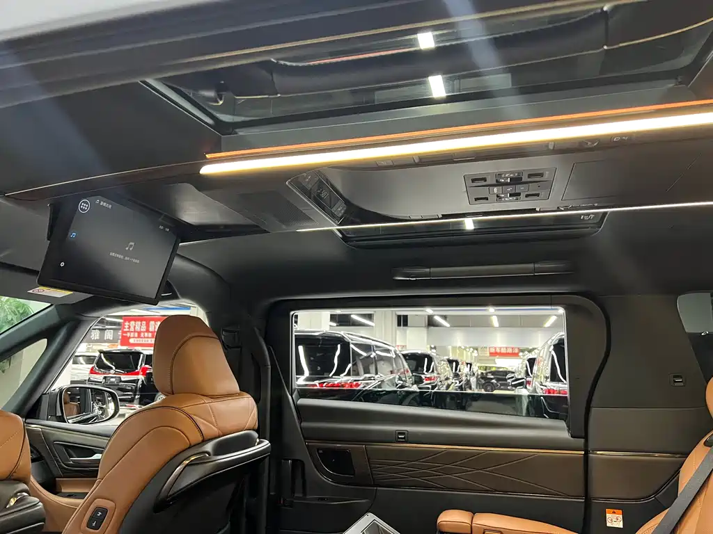 Toyota Alphard 2024 — фото 10