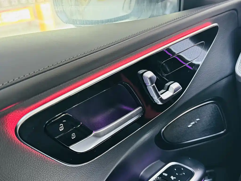 Mercedes-Benz C-Class 2025 — фото 13