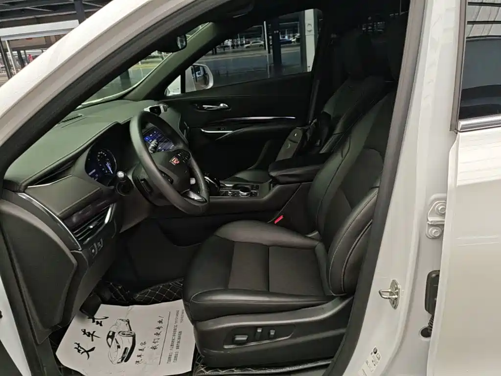 Cadillac XT4 2022 — фото 15
