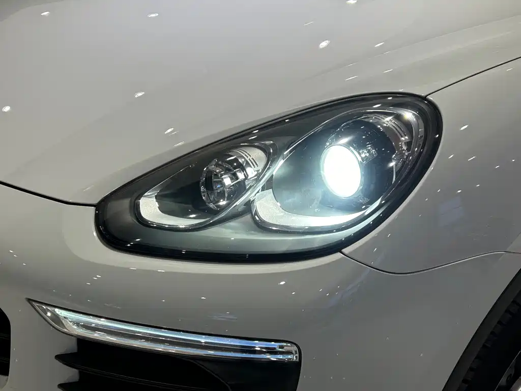 Porsche Cayenne 2016 — фото 2
