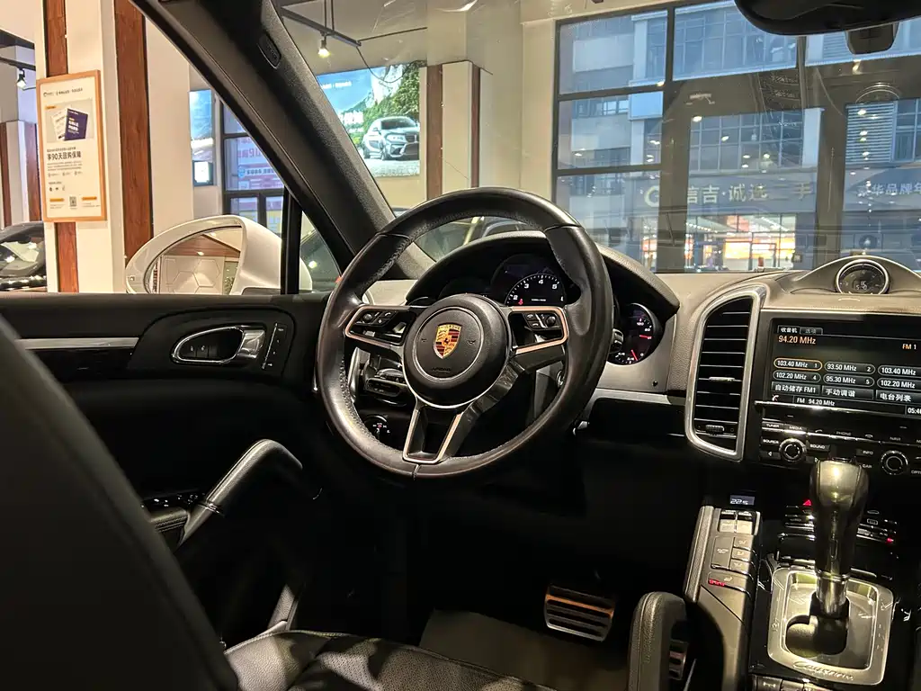 Porsche Cayenne 2016 — фото 24