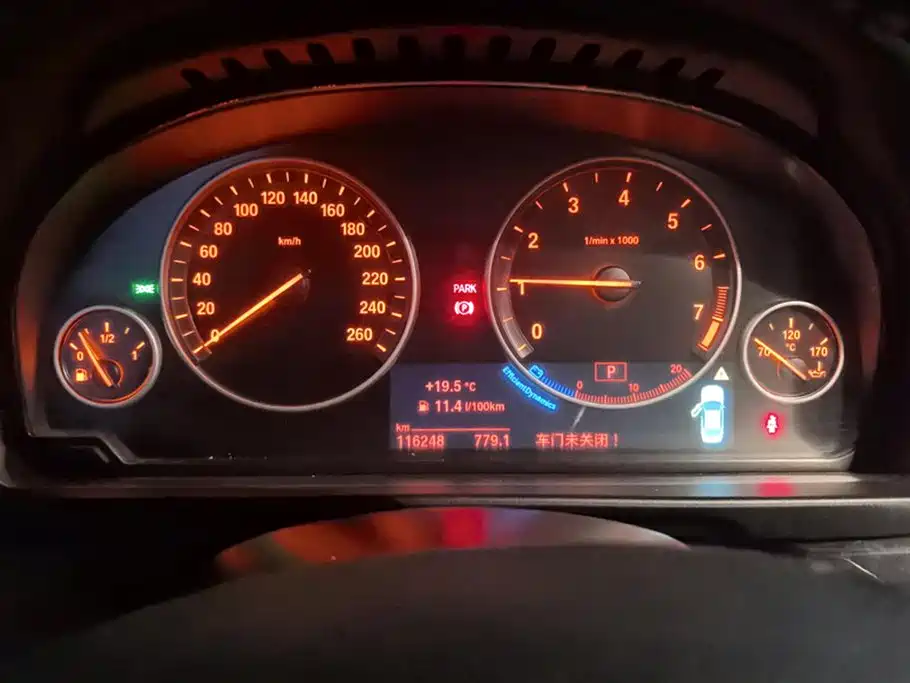 BMW 5 Series 2015 — фото 14