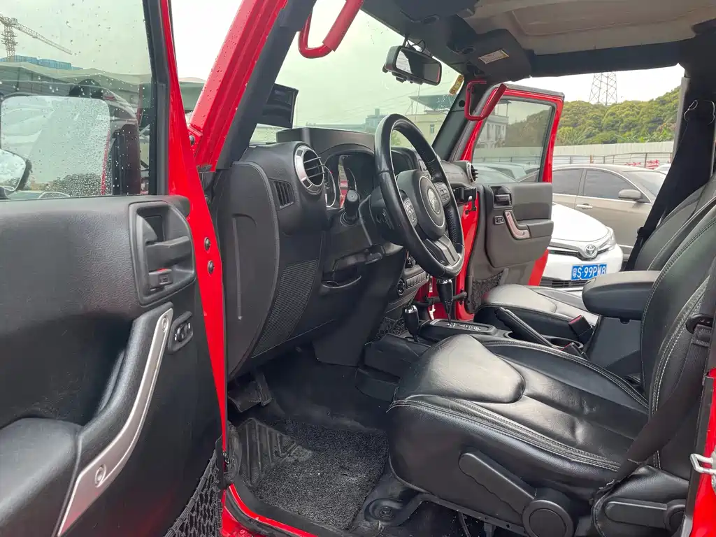 Jeep Wrangler 2018 — фото 10