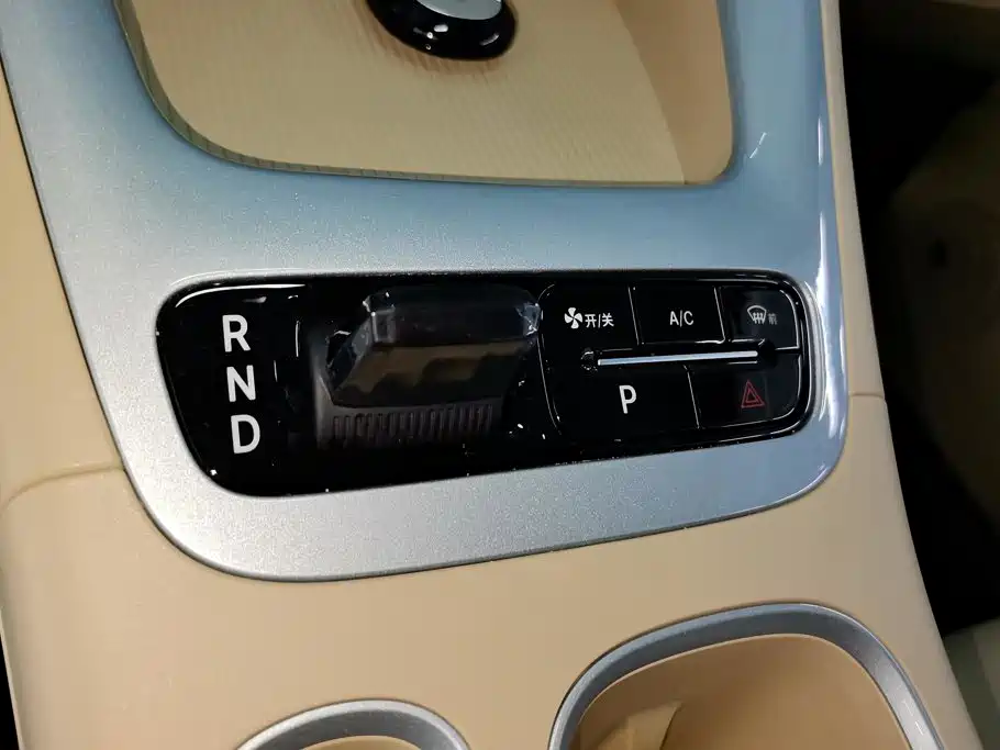Geely Galaxy Starwish 2025 — фото 16