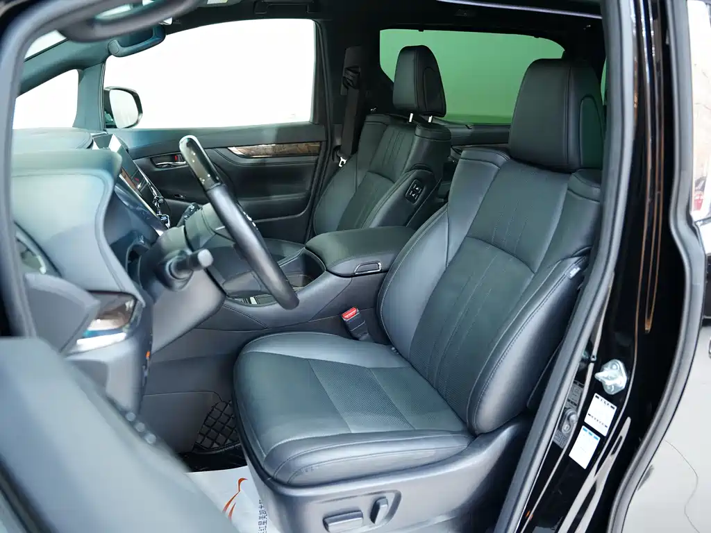 Toyota Alphard 2021 — фото 18