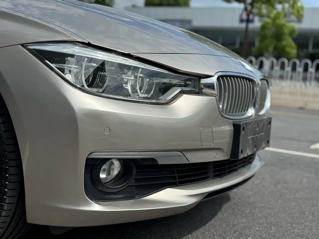 BMW 3 Series 2018 — фото 37