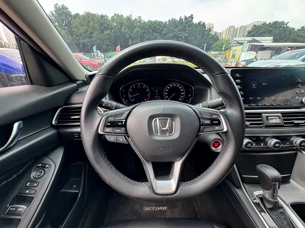 Honda Accord 2018 — фото 9