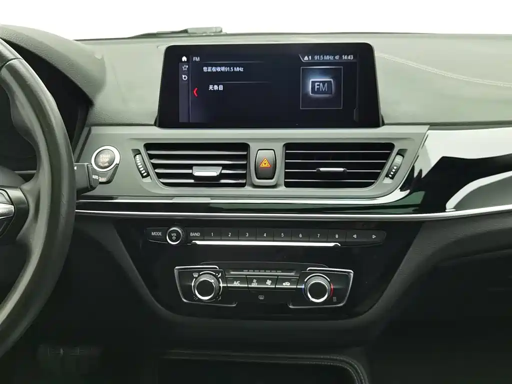 BMW 1 Series 2020 — фото 12