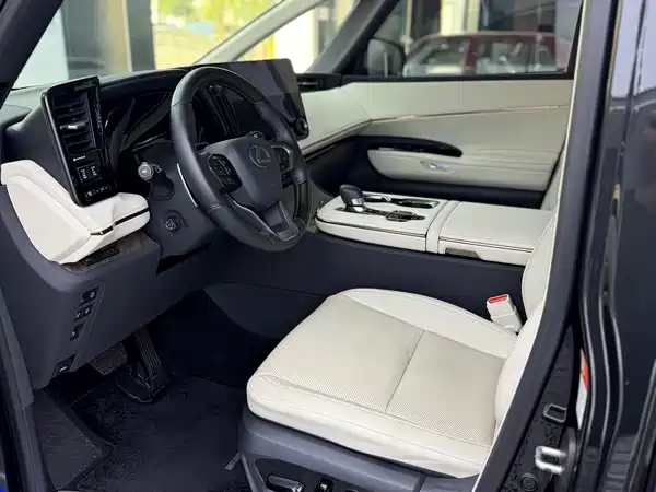 Lexus LM 2023