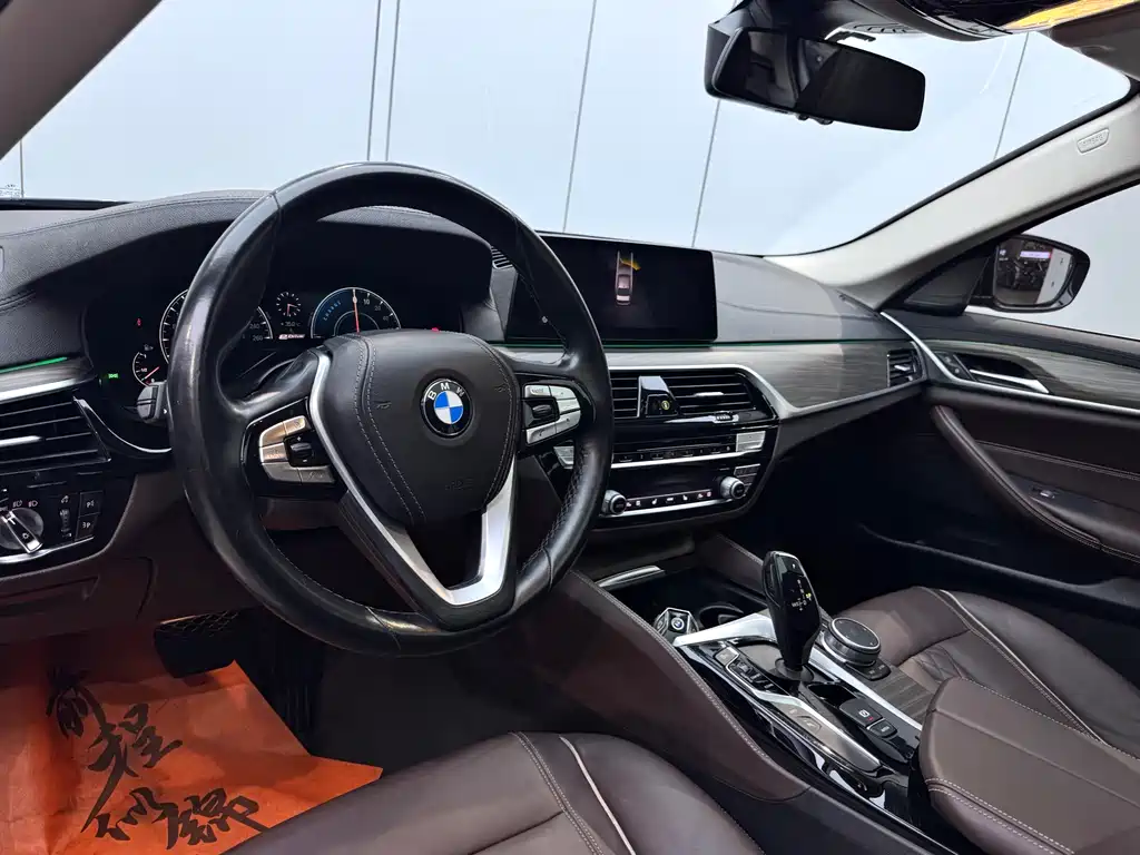 BMW 5 Series New Energy 2019 — фото 20