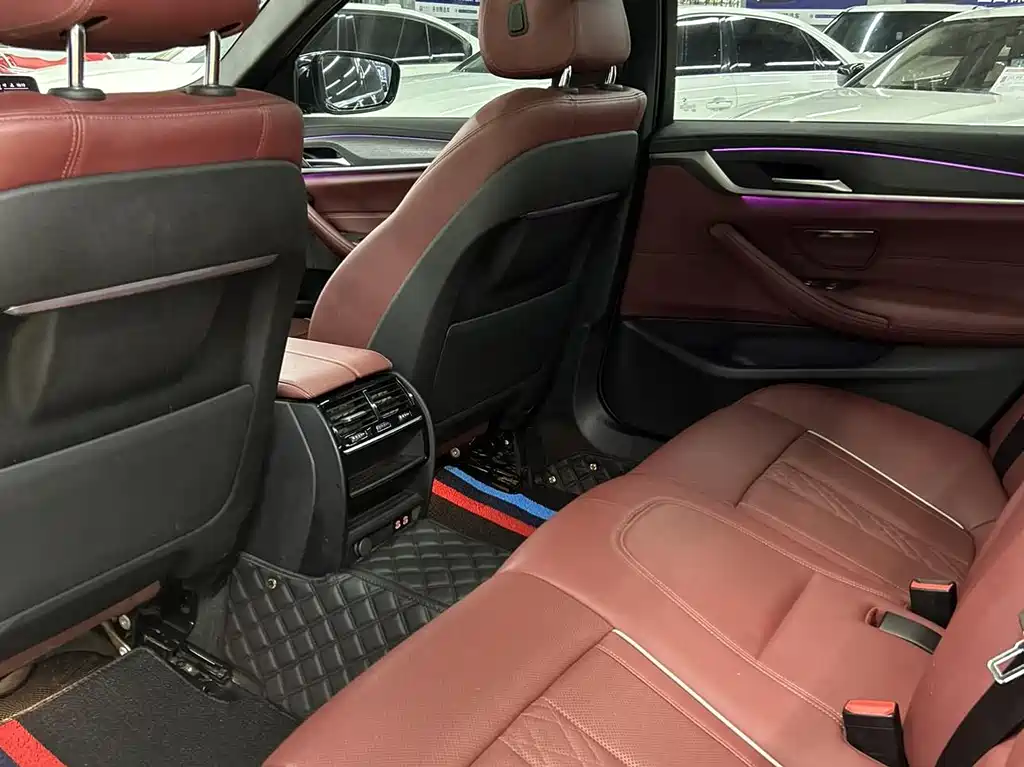 BMW 5 Series 2020 — фото 10