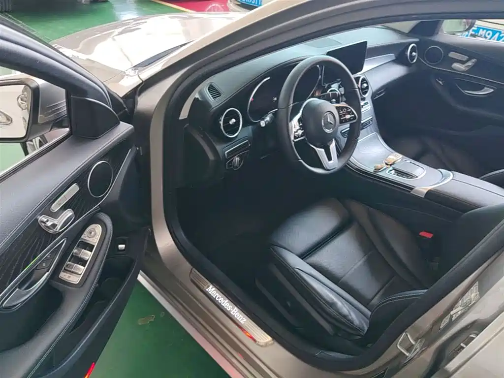 Mercedes-Benz C-Class 2019 — фото 16