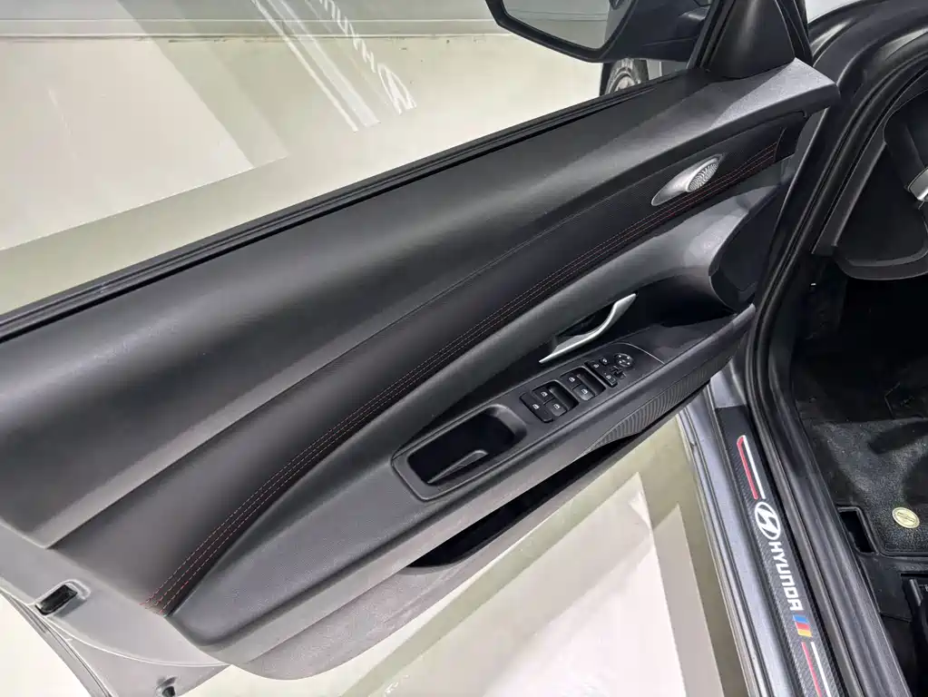 Hyundai Elantra 2023 — фото 15