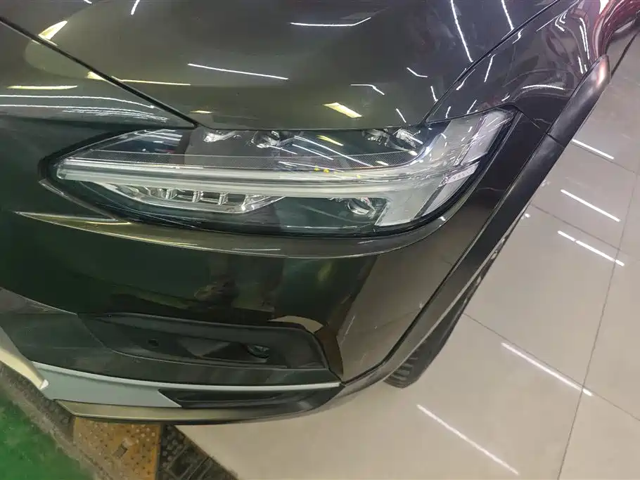 Volvo V90 2021