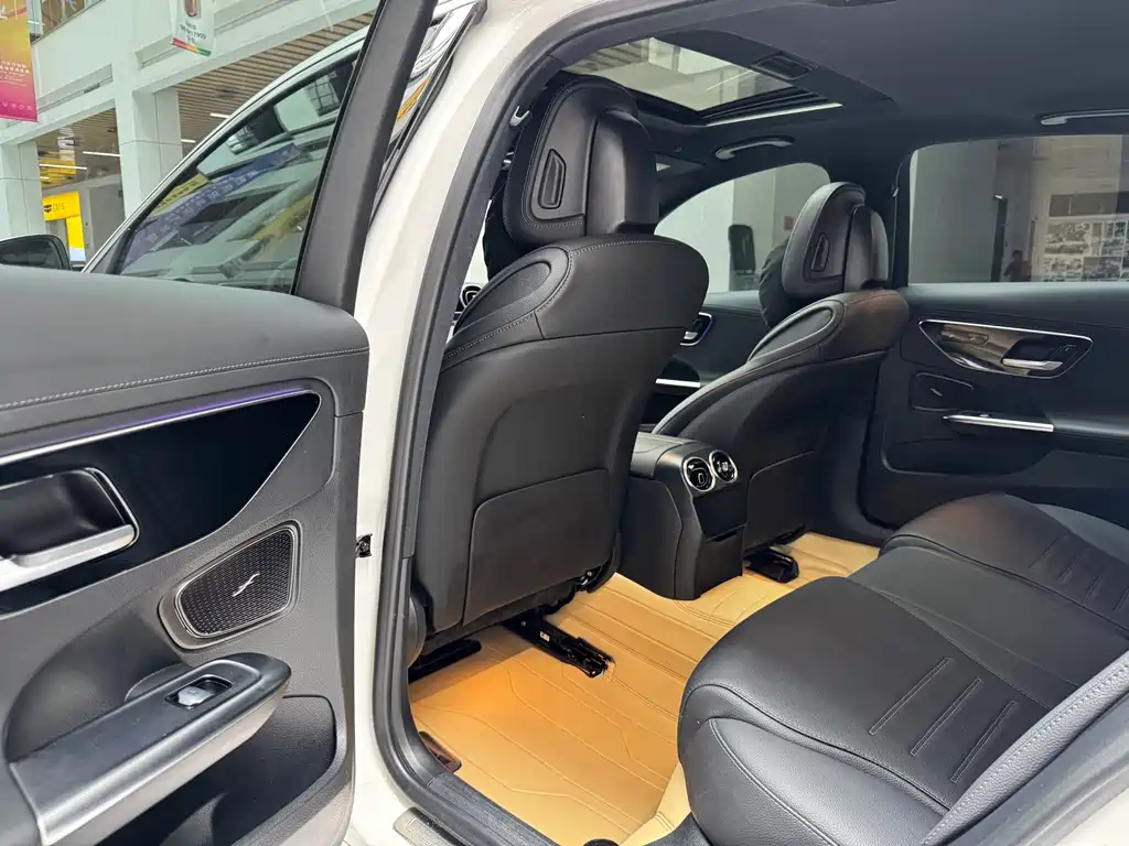 Mercedes-Benz C-Class 2023 — фото 12