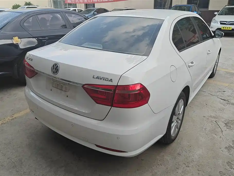 Volkswagen Lavida 2015