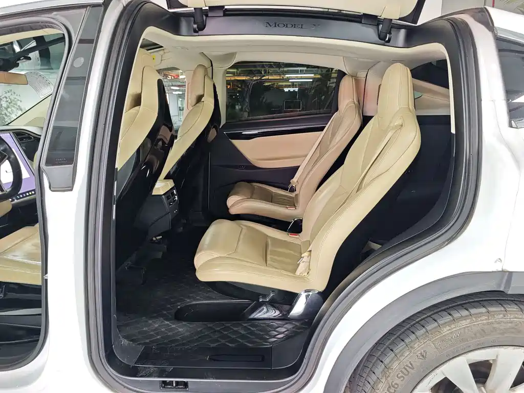 Tesla Model X 2017 — фото 12