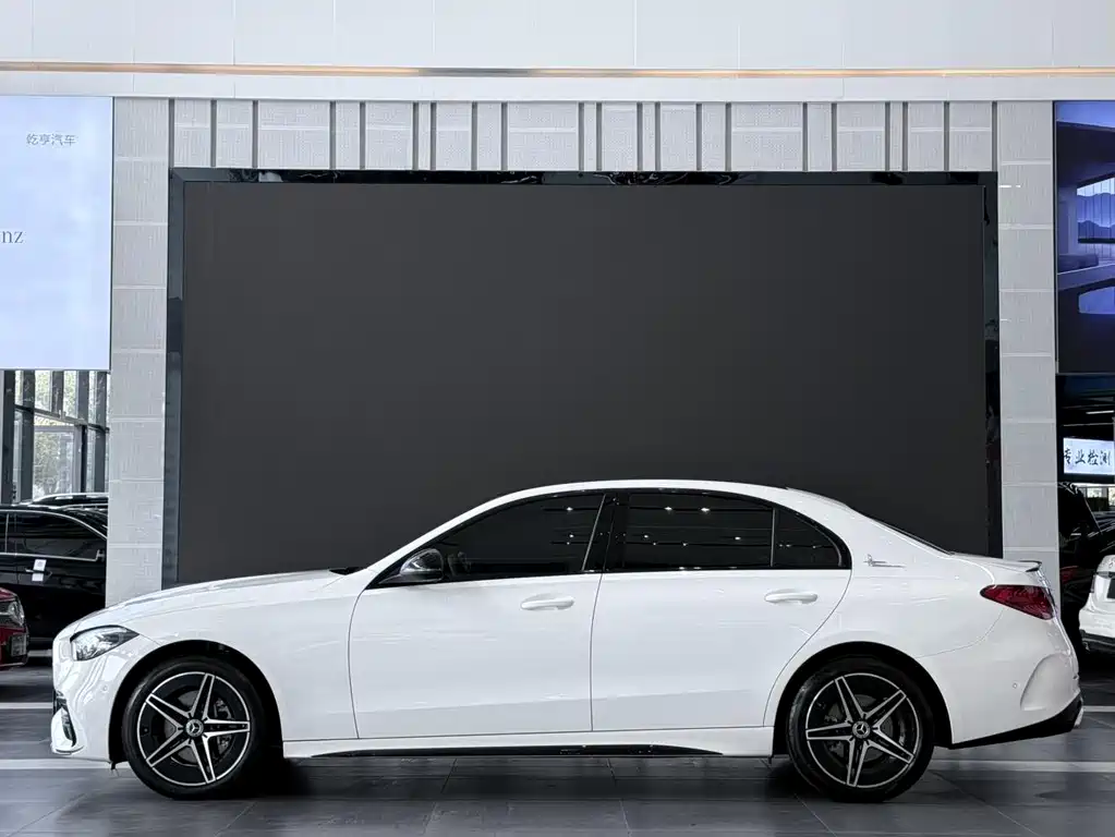 Mercedes-Benz C-Class 2024