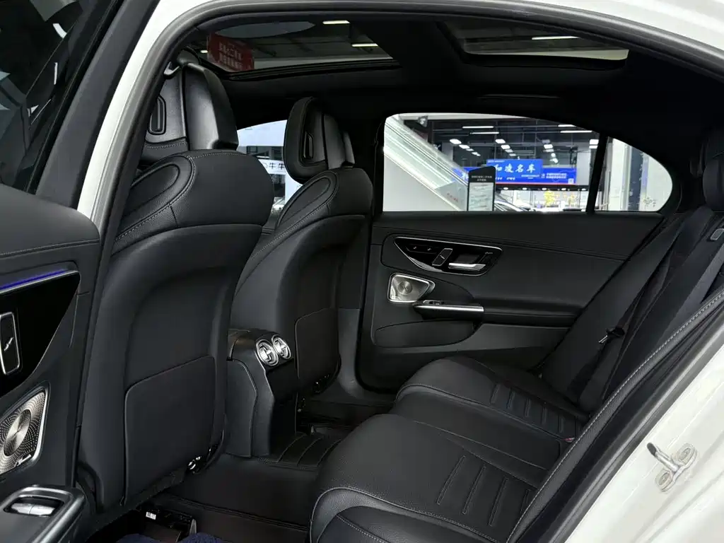 Mercedes-Benz C-Class 2024 — фото 12