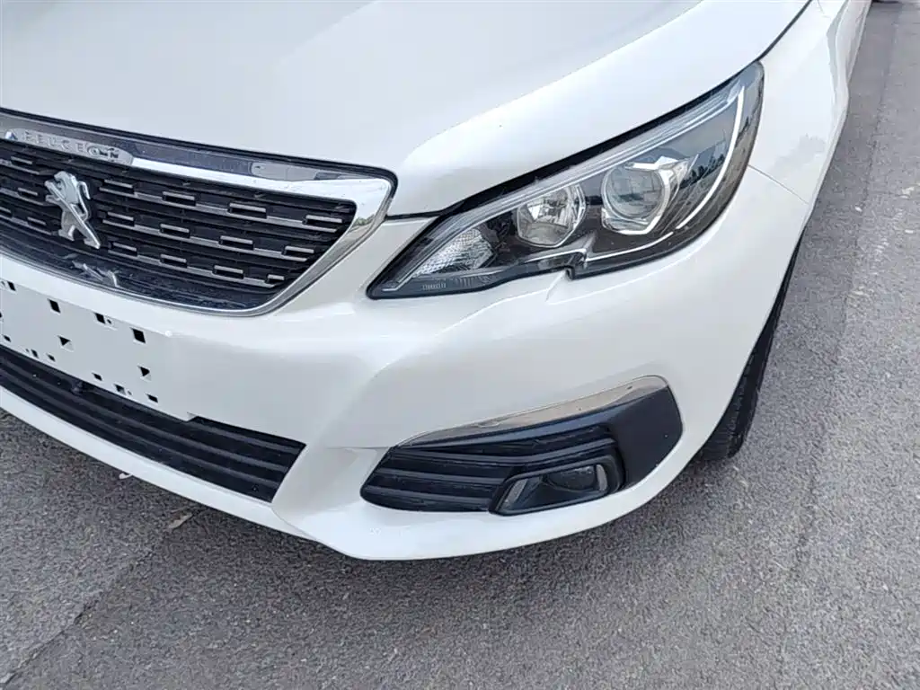 Peugeot 308 2017 — фото 24