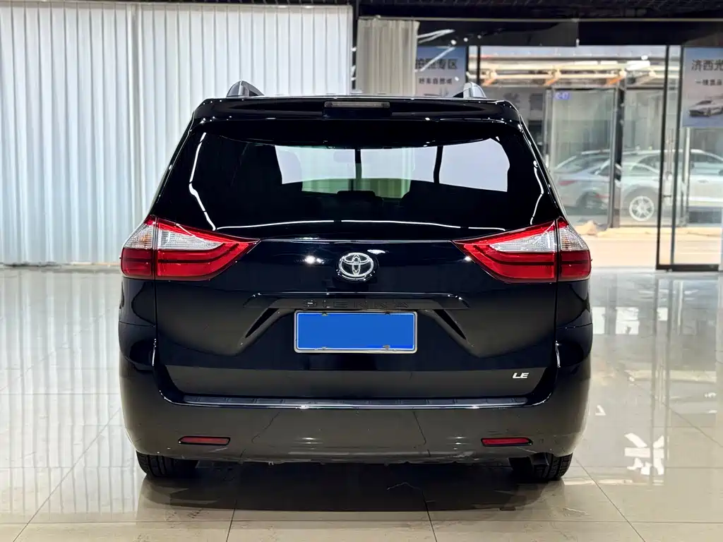 Toyota Sienna 2015 — фото 8