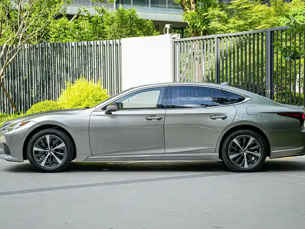 Lexus LS 2021