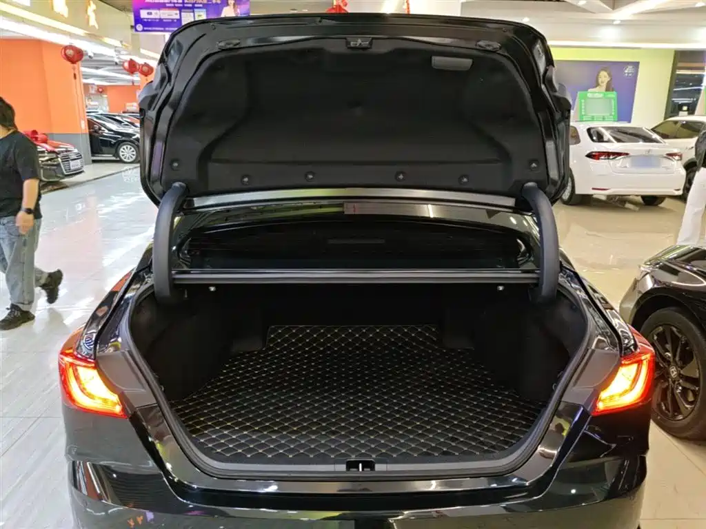Toyota Camry 2025 — фото 19