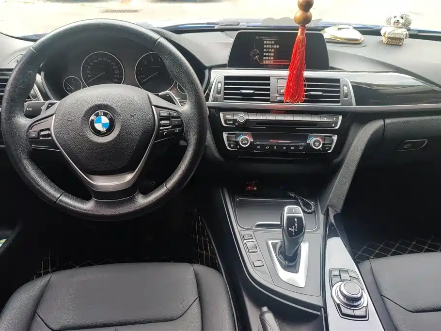 BMW 3 Series 2018 — фото 12