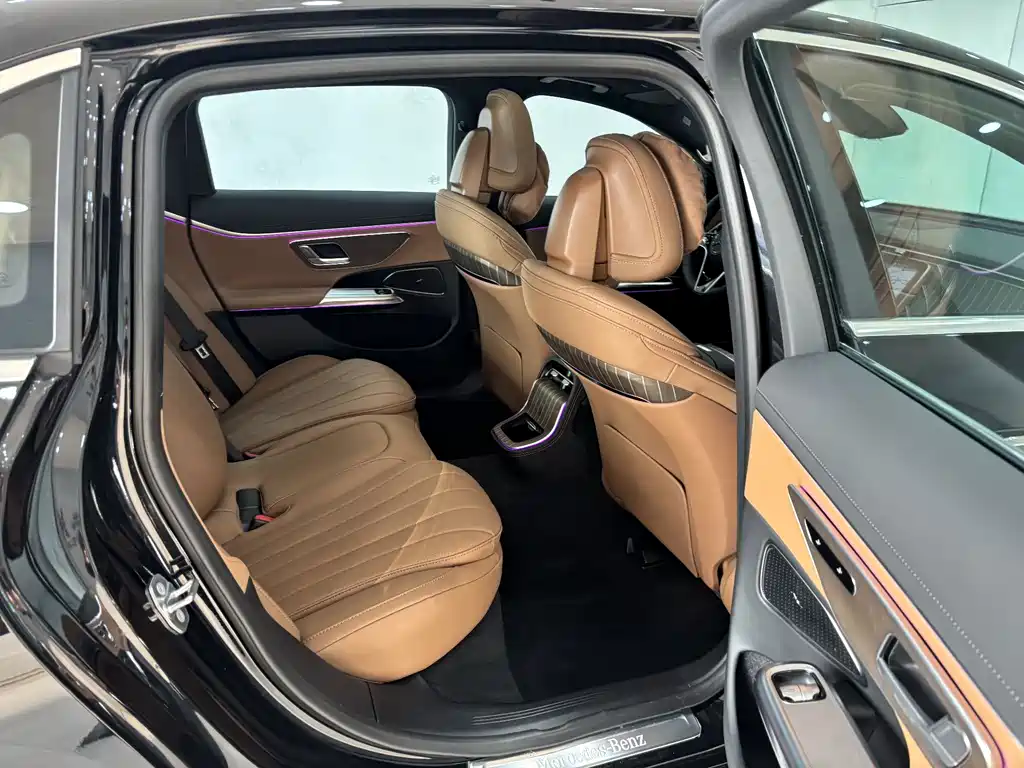 Mercedes-Benz E-Class 2025 — фото 24