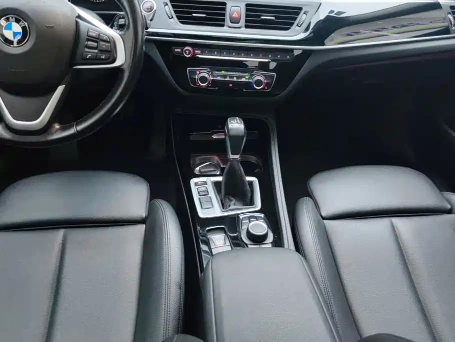 BMW 1 Series 2017 — фото 16