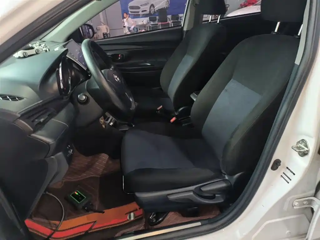 Toyota Yaris L 2017 — фото 15