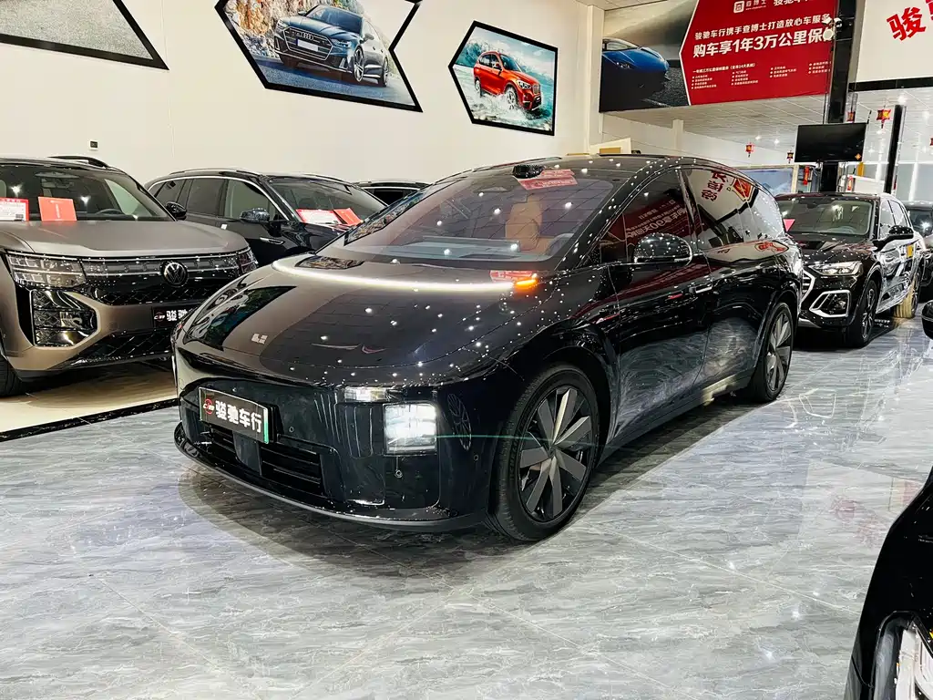 Li Auto i8 2025
