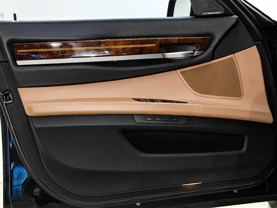 BMW 7 Series 2013 — фото 11