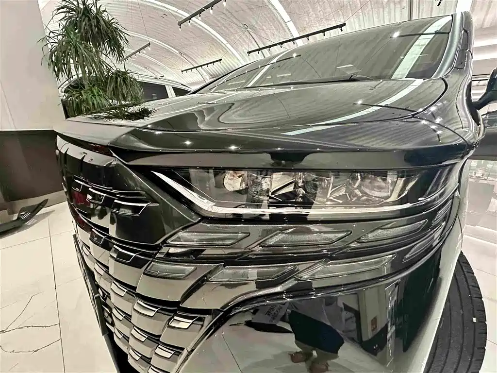 Toyota Alphard 2024 — фото 3