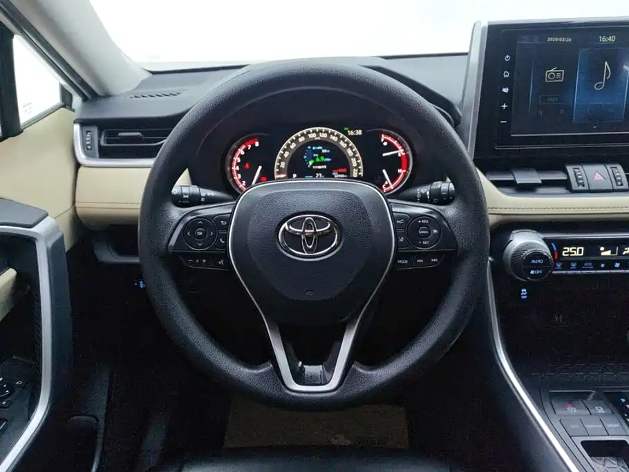 Toyota RAV4 2020 — фото 15