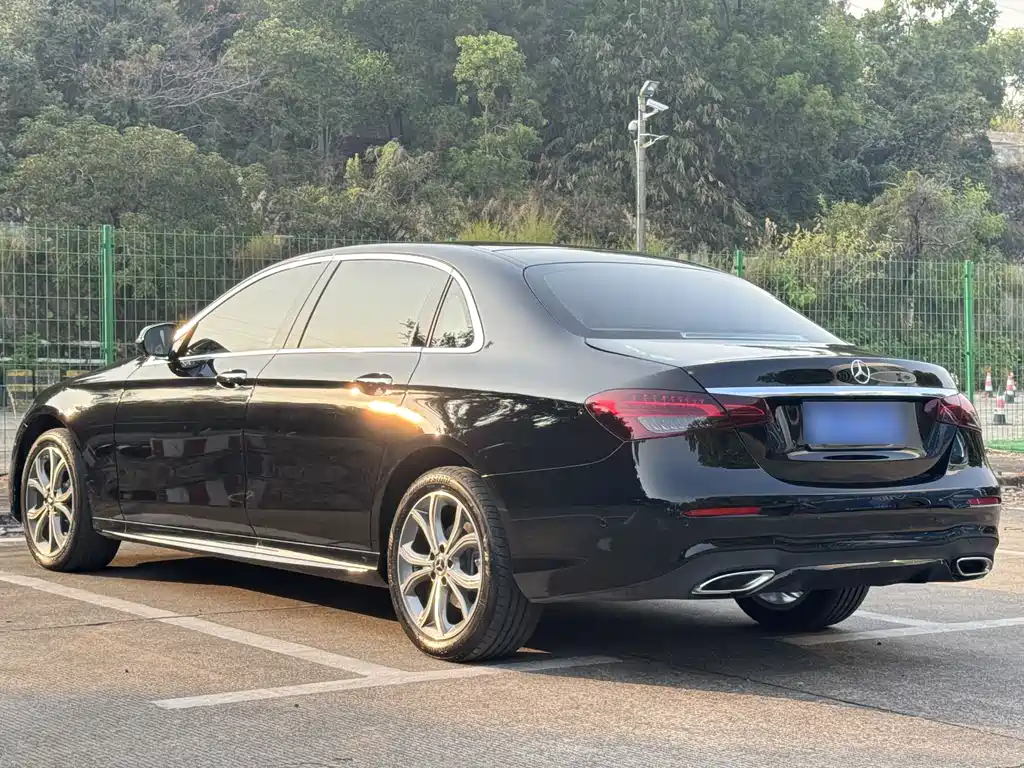 Mercedes-Benz E-Class 2022 — фото 13