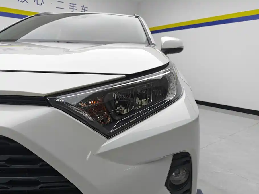 Toyota RAV4 2020 — фото 5
