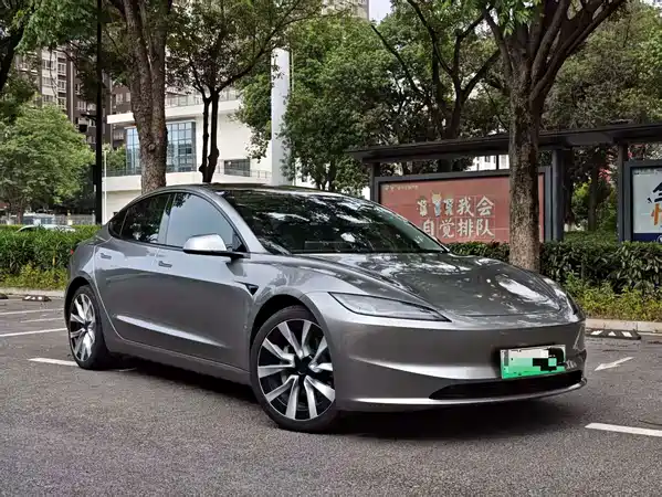 Tesla Model 3 2025
